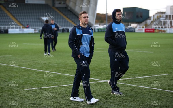 111117 - Newcastle Falcons v Cardiff Blues - Anglo-Welsh Cup - The Cardiff Blues players check out the pitch