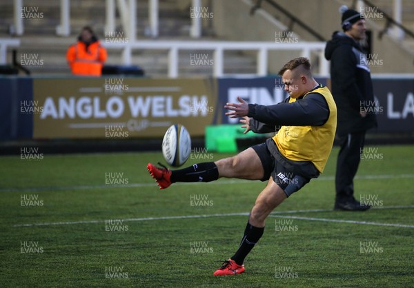 111117 - Newcastle Falcons v Cardiff Blues - Anglo-Welsh Cup - The Newcastle Falcons players warm up