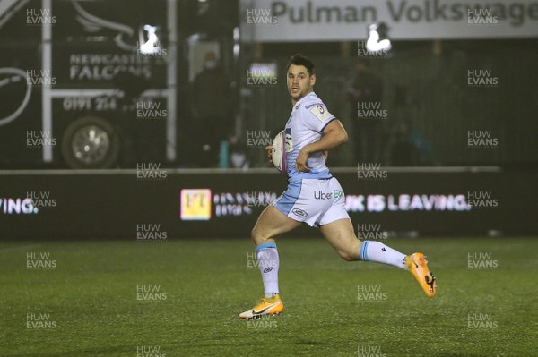 111220 - Newcastle Falcons v Cardiff Blues - European Challenge Cup - Cardiff Blues's Tomos Williams breaks away to score their second try