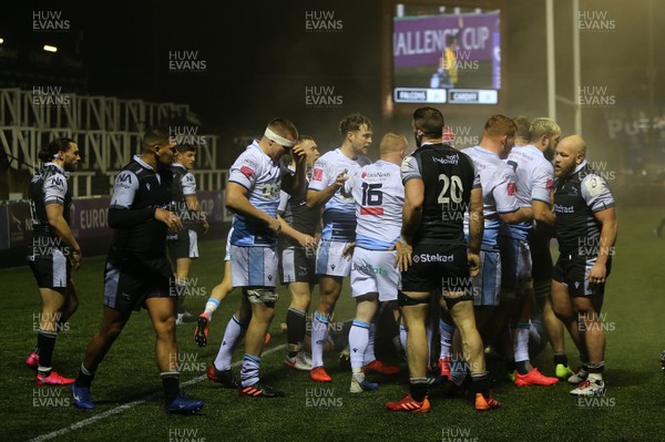 111220 - Newcastle Falcons v Cardiff Blues - European Challenge Cup -  Cardiff Blues celebrate after referee Ludovic Cayre awarded them a penalty try