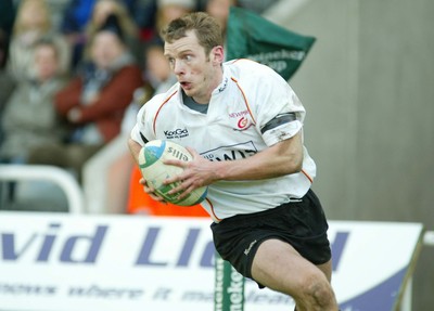 160105 - Newcastle Falcons v Newport Gwent Dragons - Heineken Cup Rugby - Dragons Kevin Morgan runs in try