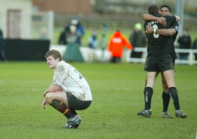 160105 - Newcastle Falcons v Newport Gwent Dragons - Heineken Cup Rugby - Dragons Rhys Oakley shows his despair as Semo Sititi and Phil Dowson celebrate