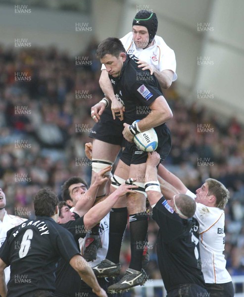 160105 - Newcastle Falcons v Newport Gwent Dragons - Heineken Cup Rugby - Falcons Luke Gross takes lineout from Michael Owen