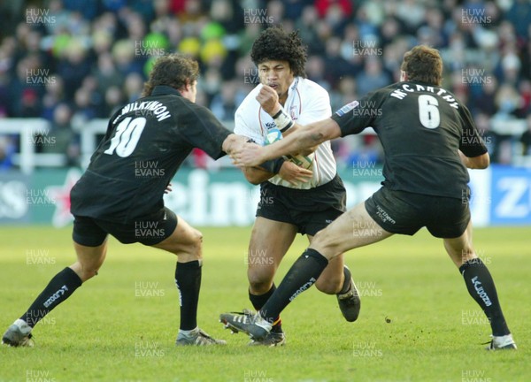 160105 - Newcastle Falcons v Newport Gwent Dragons - Heineken Cup Rugby - Dragons Sione Tuipulotu takes on Mark Wilkinson and Mike McCarthy