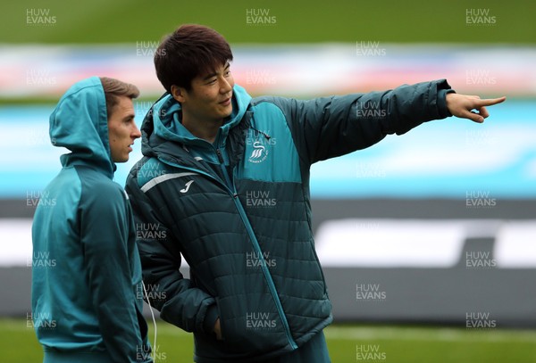 130118 - Newcastle United v Swansea City - Premier League -  Ki Sung Yueng (r) and Tom Carroll of Swansea City prior to kick off
