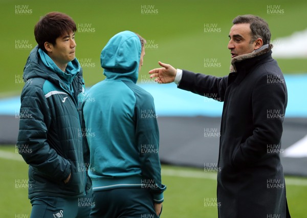 130118 - Newcastle United v Swansea City - Premier League -  Swansea City manager Carlos Carvalhal (r) with Ki Sung Yueng (l) and Tom Carroll (c) of Swansea City prior to kick off