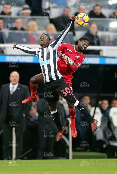130118 - Newcastle United v Swansea City - Premier League -  Christian Atsu (l) of Newcastle United and Nathan Dyer of Swansea City