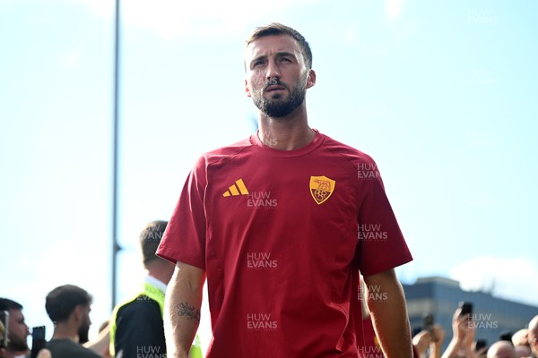 040826 - Newport County v AS Roma - Pre-Season Friendly - Bryan Cristante of Roma arrives at the stadium