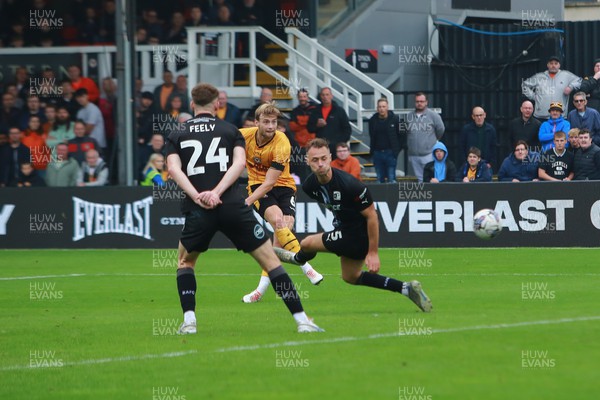 160923 - Newport County v Barrow - Sky Bet League 2 - Declan Drysdale of Newport County sees his shot rebound off George Ray of Barrow AFC 
