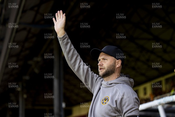 170922 - Newport County v Barrow - Sky Bet League 2 - Newport County manager James Rowberry waves to the crowd ahead of kick off 