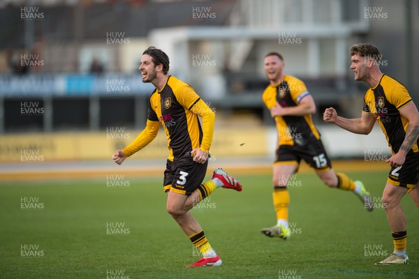 291125 - Newport County v Barrow - Sky Bet League 2 - Anthony Glennon of Newport County celebrates scoring goal