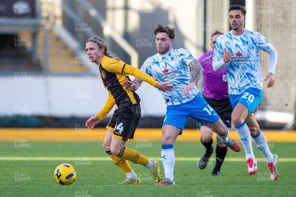 291125 - Newport County v Barrow - Sky Bet League 2 - Samuel Braybrooke of Newport County holds off Charlie McCann of Barrow
