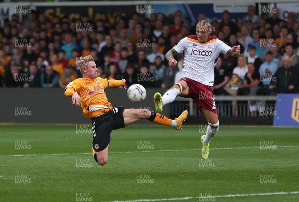 091021 - Newport County v Bradford City, Sky Bet League 2 - Ollie Cooper of Newport County looks to get a shot at goal as Oscar Threlkeld of Bradford City challenges