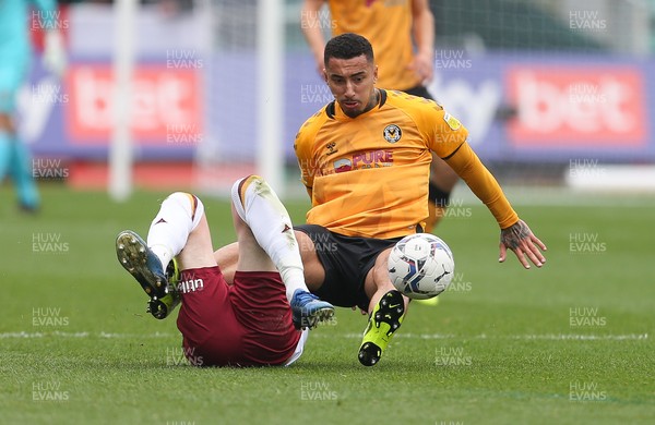 091021 - Newport County v Bradford City, Sky Bet League 2 - Courtney Baker-Richardson of Newport County and Paudie O'Connor of Bradford City tangle as they compete for the ball