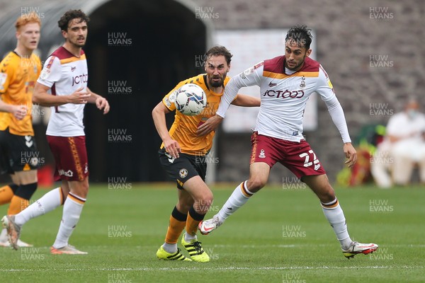 091021 - Newport County v Bradford City, Sky Bet League 2 - Ed Upson of Newport County and Levi Sutton of Bradford City compete for the ball