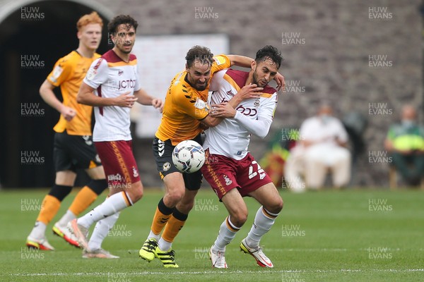 091021 - Newport County v Bradford City, Sky Bet League 2 - Ed Upson of Newport County and Levi Sutton of Bradford City compete for the ball
