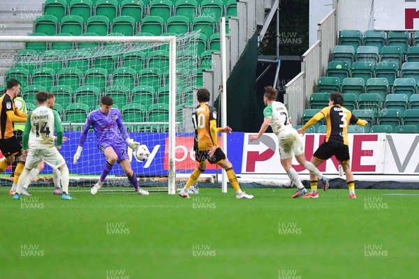 210226 - Newport County v Cambridge United - Sky Bet League 2 - Liam Bennett of Cambridge United scores their first goal with a header
