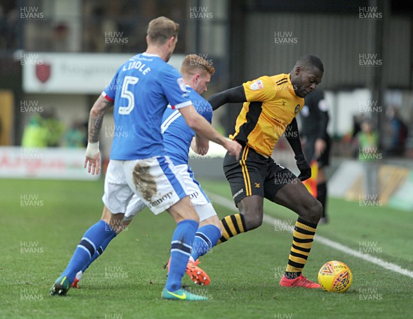 091217 - Newport County v Carlisle United Sky Bet League 2 -  Newport County's Frank Nouble holds off James Brown