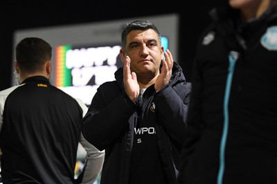 110225 - Newport County v Carlisle United - Sky Bet League 2 - Newport Head Coach, Nelson Jardim applauding fans 