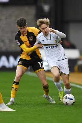 181025 - Newport County v Cheltenham Town - Sky Bet League 2 - Joe Thomas of Newport County is challenged by Jordan Thomas of Cheltenham Town