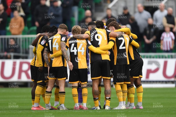 181025 - Newport County v Cheltenham Town - Sky Bet League 2 - Newport huddle