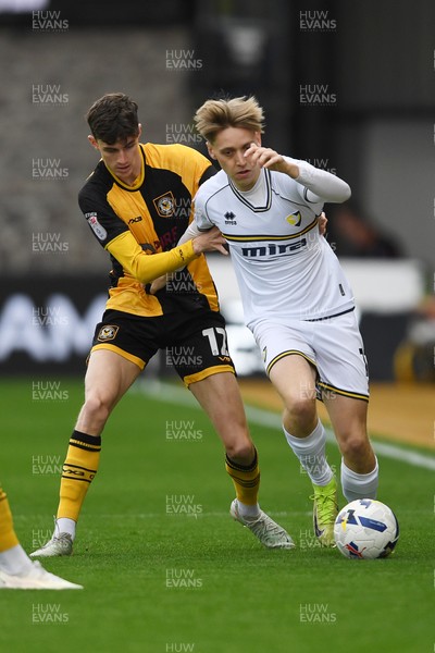 181025 - Newport County v Cheltenham Town - Sky Bet League 2 - Joe Thomas of Newport County is challenged by Jordan Thomas of Cheltenham Town