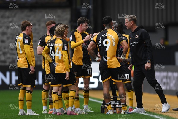 181025 - Newport County v Cheltenham Town - Sky Bet League 2 - Newport County Manager, David Hughes has a team talk with his side