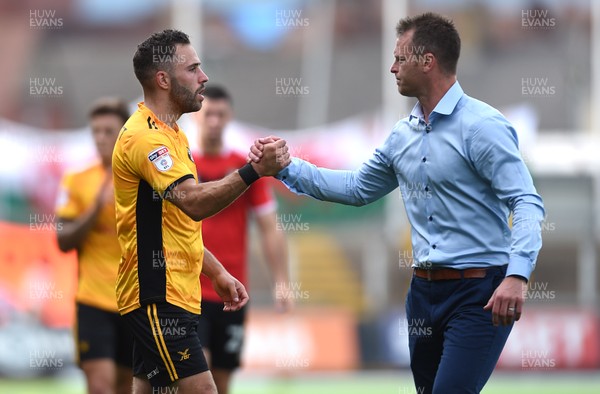 260817 - Newport County v Chesterfield - SkyBet League 2 - Robbie Willmott of Newport County and Newport County manager Michael Flynn