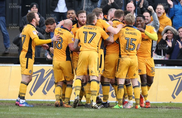 010417 - Newport County v Crawley Town, Sky Bet League 2 - Newport County players celebrate with Mickey Demetriou after he scores goal