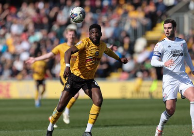 010424 - Newport County v Crawley Town, EFL Sky Bet League 2 - Offrande Zanzala of Newport County looks to shoot at goal