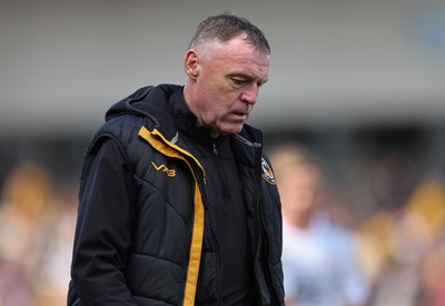 010424 - Newport County v Crawley Town, EFL Sky Bet League 2 - Newport County manager Graham Coughlan walks back to the changing room at half time