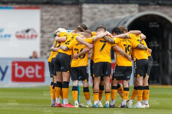 020422 - Newport County v Exeter City - Sky Bet League 2 - Newport County players go into a huddle before the match