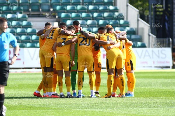 210919 Newport County vs Exeter City - Sky Bet League 2 - Players of Newport County huddle before kick off 