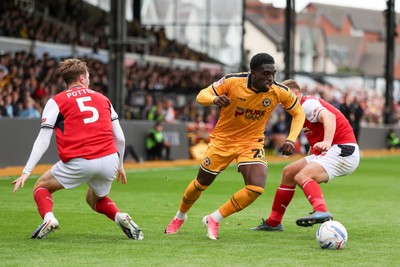 120926 - Newport County v Fleetwood Town - Sky Bet League 2 - Michael Adu-Poku of Newport County dribbles the ball past Finley Potter (L) and Harrison Neal of Fleetwood Town (R)