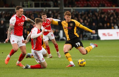 131225 - Newport County v Fleetwood Town, EFL Sky Bet League 2 - Ged Garner of Newport County looks to shoot at goal