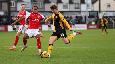 131225 - Newport County v Fleetwood Town, EFL Sky Bet League 2 - Ged Garner of Newport County crosses the ball