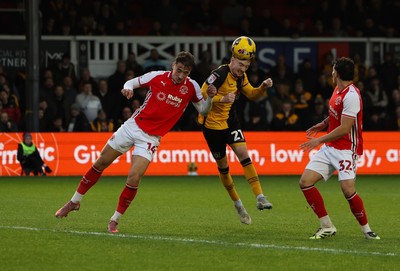 131225 - Newport County v Fleetwood Town, EFL Sky Bet League 2 - Michael Spellman of Newport County looks to head at goal as Lewis McCann of Fleetwood Town closes in