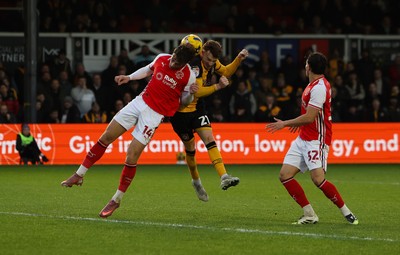 131225 - Newport County v Fleetwood Town, EFL Sky Bet League 2 - Michael Spellman of Newport County looks to head at goal as Lewis McCann of Fleetwood Town closes in