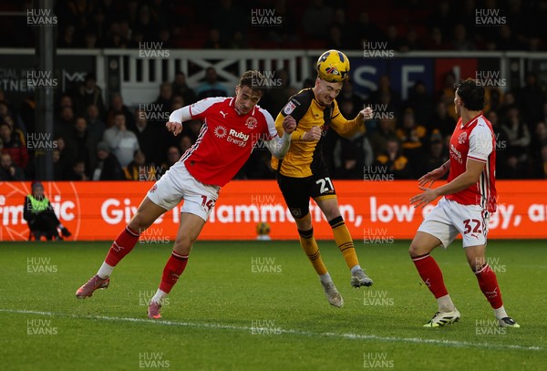 131225 - Newport County v Fleetwood Town, EFL Sky Bet League 2 - Michael Spellman of Newport County looks to head at goal as Lewis McCann of Fleetwood Town closes in