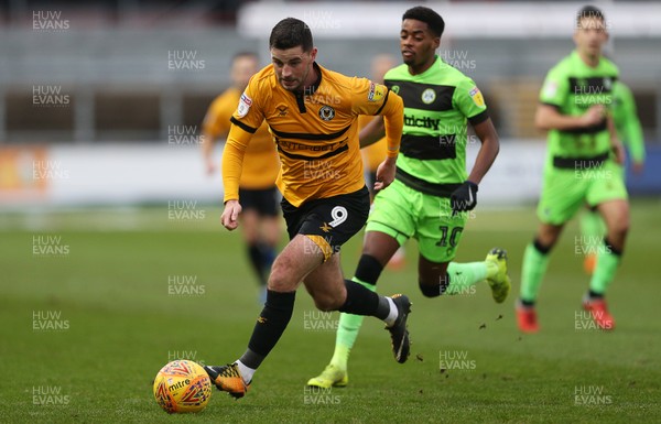 261218 - Newport County v Forest Green Rovers - SkyBet League Two - Padraig Amond of Newport County makes a break