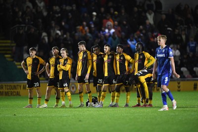 011125 - Newport County v Gillingham - FA Cup First Round - Newport team huddle during the penalty shootout