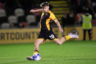 011125 - Newport County v Gillingham - FA Cup First Round - Ben Lloyd of Newport County scores the winning penalty