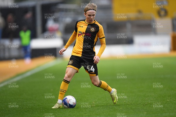 011125 - Newport County v Gillingham - FA Cup First Round - Sam Braybrooke of Newport County