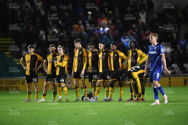011125 - Newport County v Gillingham - FA Cup First Round - Newport team huddle during the penalty shootout