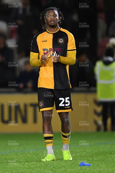 011125 - Newport County v Gillingham - FA Cup First Round -Akin Odamayo of Newport County applauding fans at full time
