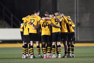 040325 - Newport County v Gillingham - Sky Bet League 2 - Newport huddle 