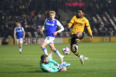 040325 - Newport County v Gillingham - Sky Bet League 2 - Bobby Kamwa of Newport County puts the ball past Glenn Morris of Gillingham but can’t score