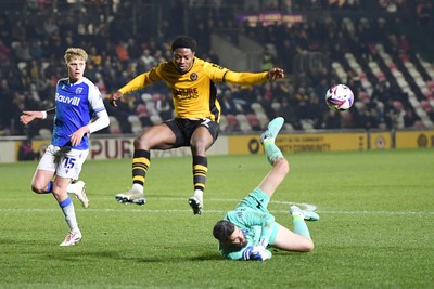 040325 - Newport County v Gillingham - Sky Bet League 2 - Bobby Kamwa of Newport County puts the ball past Glenn Morris of Gillingham but can’t score