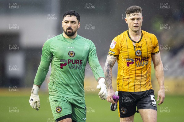 170224 - Newport County v Gillingham - Sky Bet League 2 - Newport County goalkeeper Nick Townsend & James Clarke of Newport County during half time