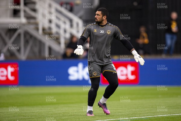 030922 - Newport County v Grimsby Town - Sky Bet League 2 - Newport County goalkeeper Nick Townsend during the warm up
